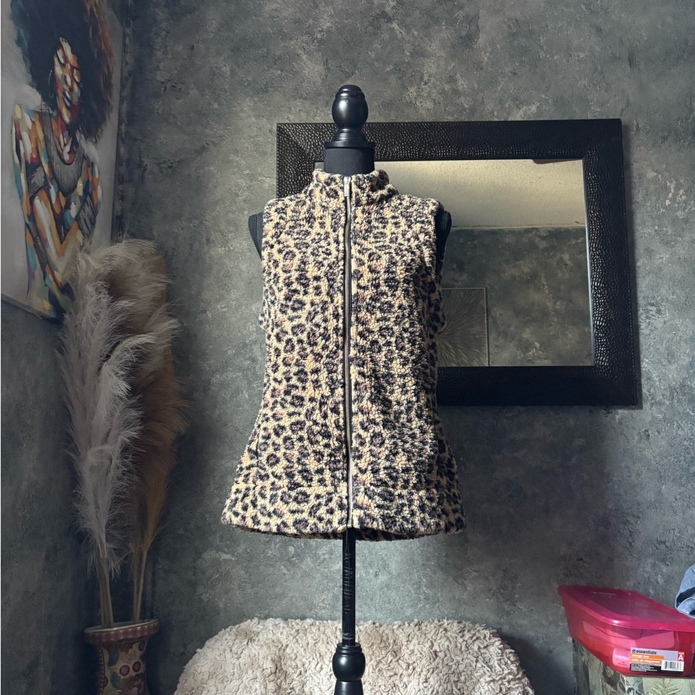Calvin Klein Leopard 🐆 Print Textured Sweater with Earthy Tones